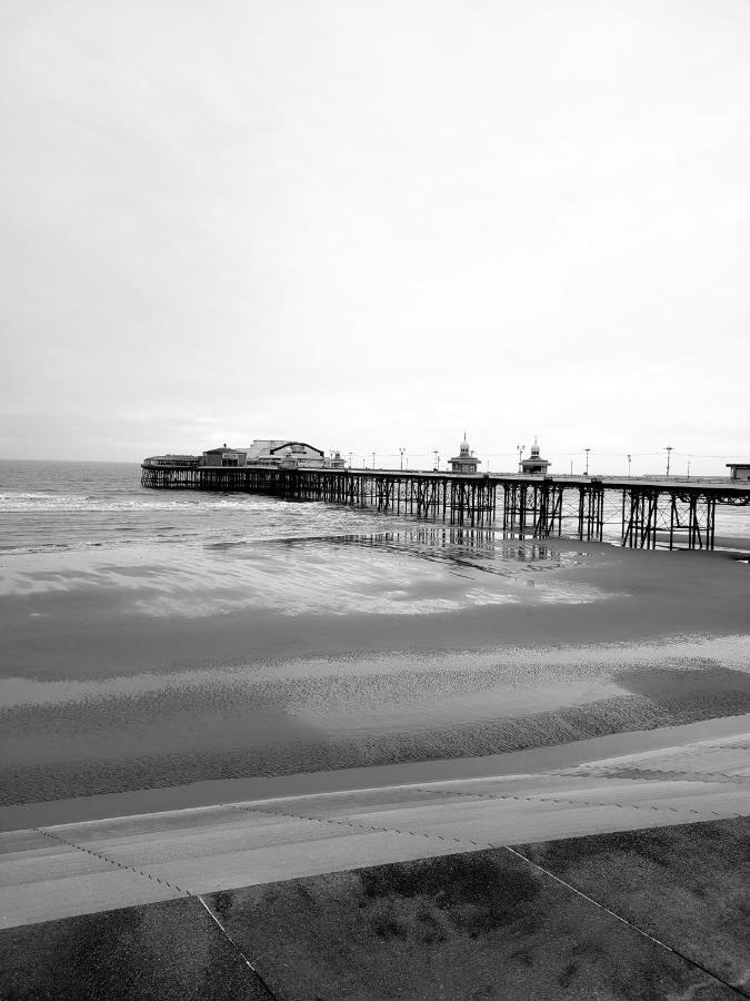 The Clevedon Bed & Breakfast Blackpool Eksteriør bilde